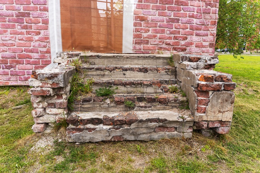 the old ruined brick porch of the house